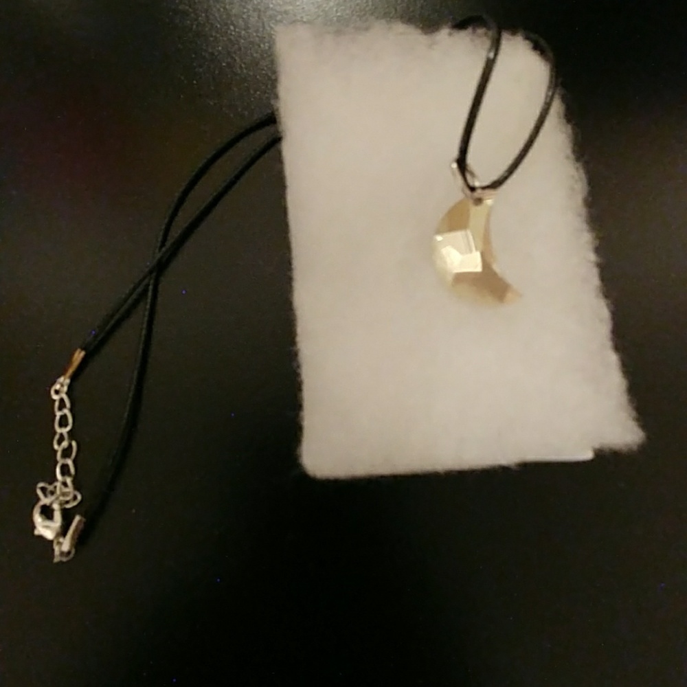 🔥CLEARANCE! Golden Topaz Crystal Moon Necklace - Picture 4 of 8
